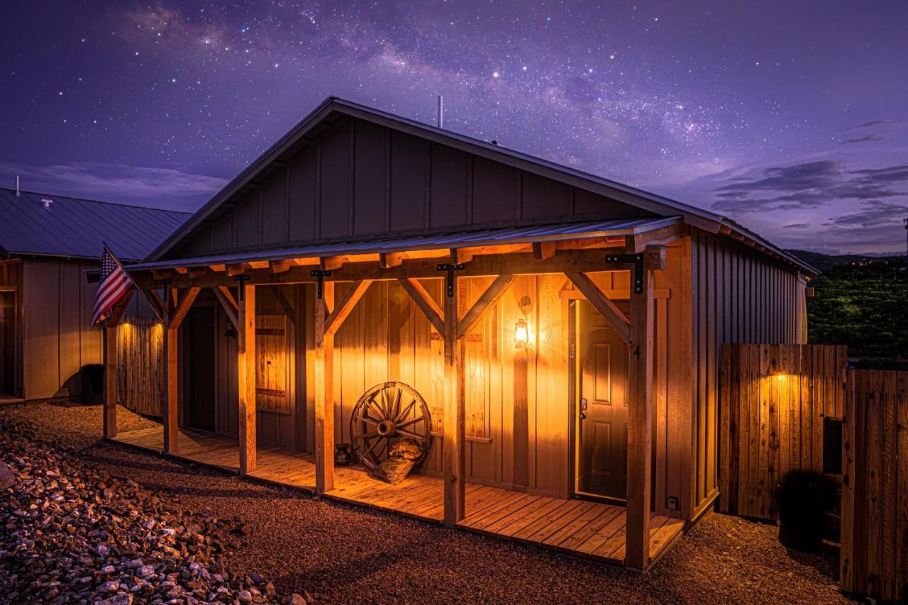 -Pet Friendly- Miners Cabin #5 -Two Double Beds - Private Balcony 图姆斯顿 外观 照片
