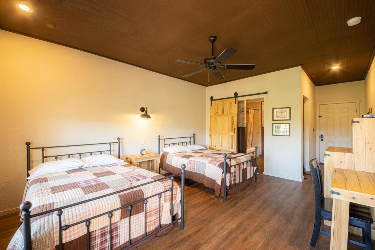 -Pet Friendly- Miners Cabin #5 -Two Double Beds - Private Balcony 图姆斯顿 外观 照片