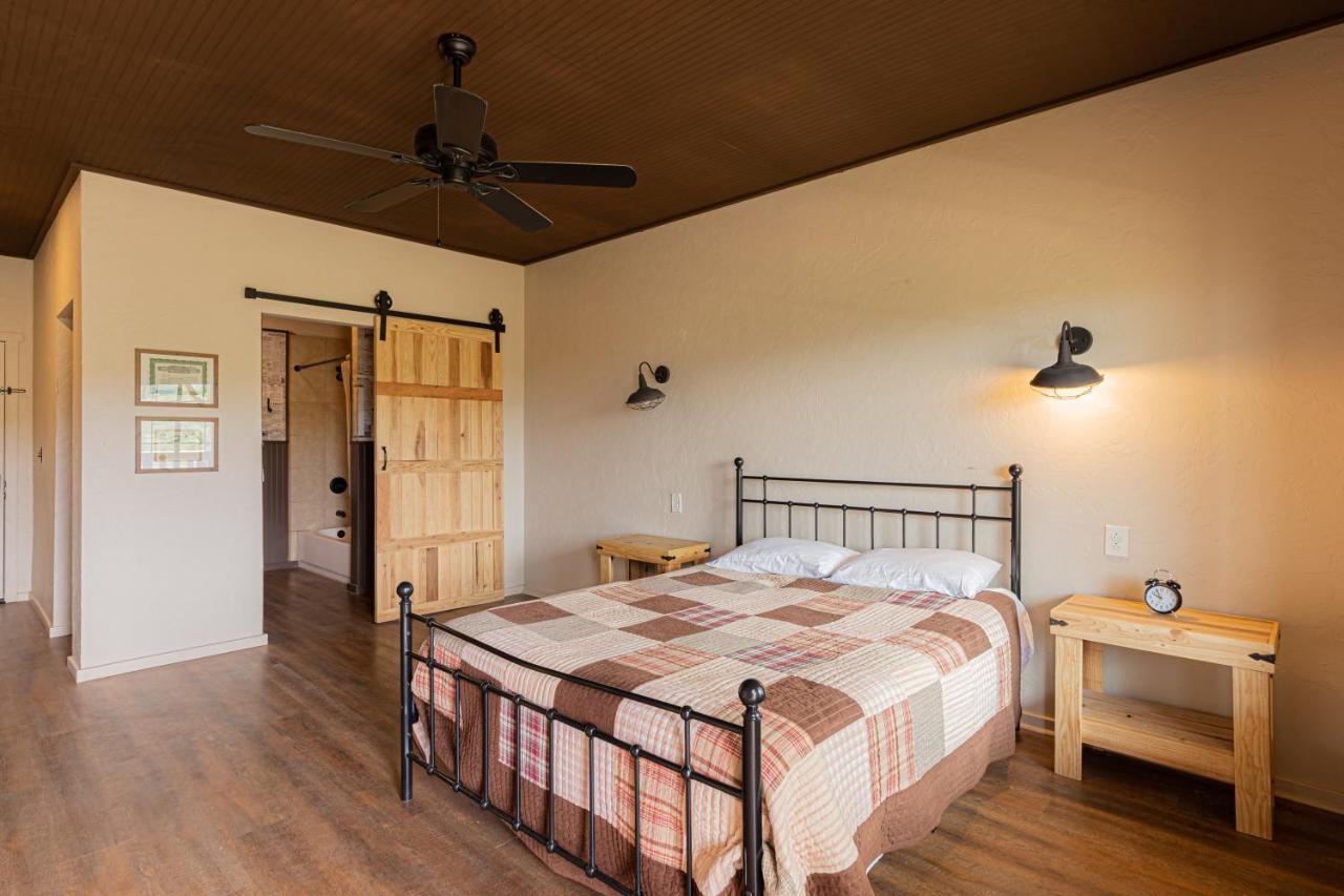 -Pet Friendly- Miners Cabin #5 -Two Double Beds - Private Balcony 图姆斯顿 外观 照片