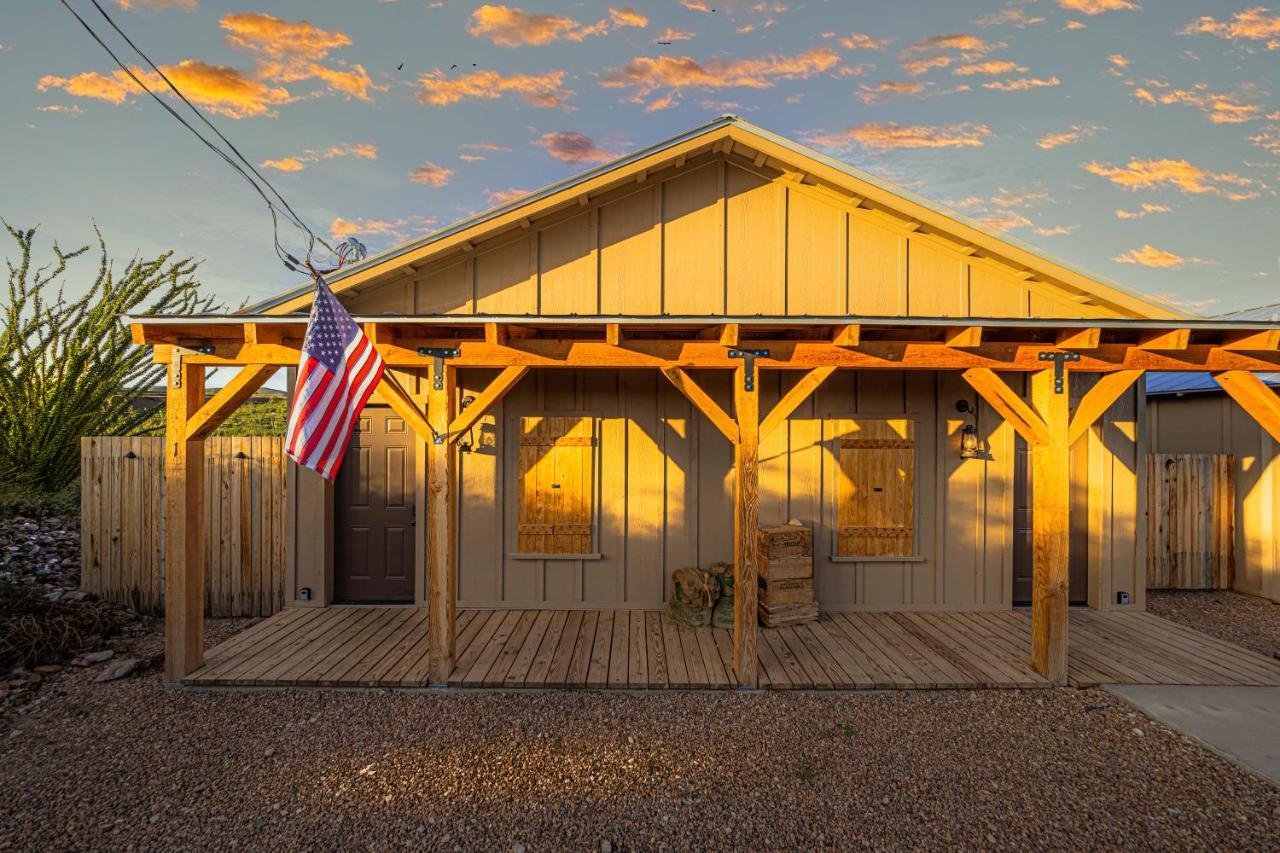 -Pet Friendly- Miners Cabin #5 -Two Double Beds - Private Balcony 图姆斯顿 外观 照片