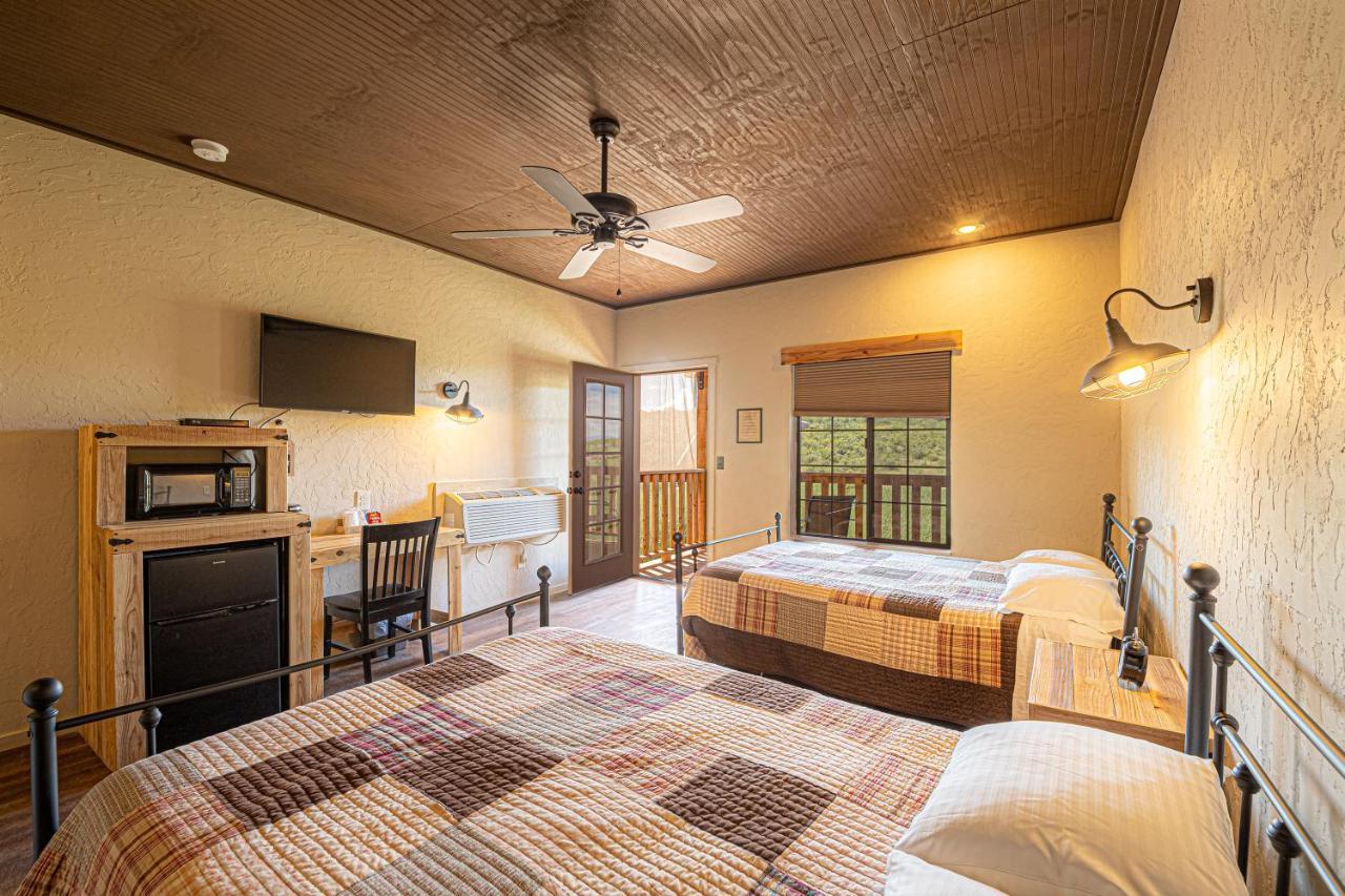 -Pet Friendly- Miners Cabin #5 -Two Double Beds - Private Balcony 图姆斯顿 外观 照片