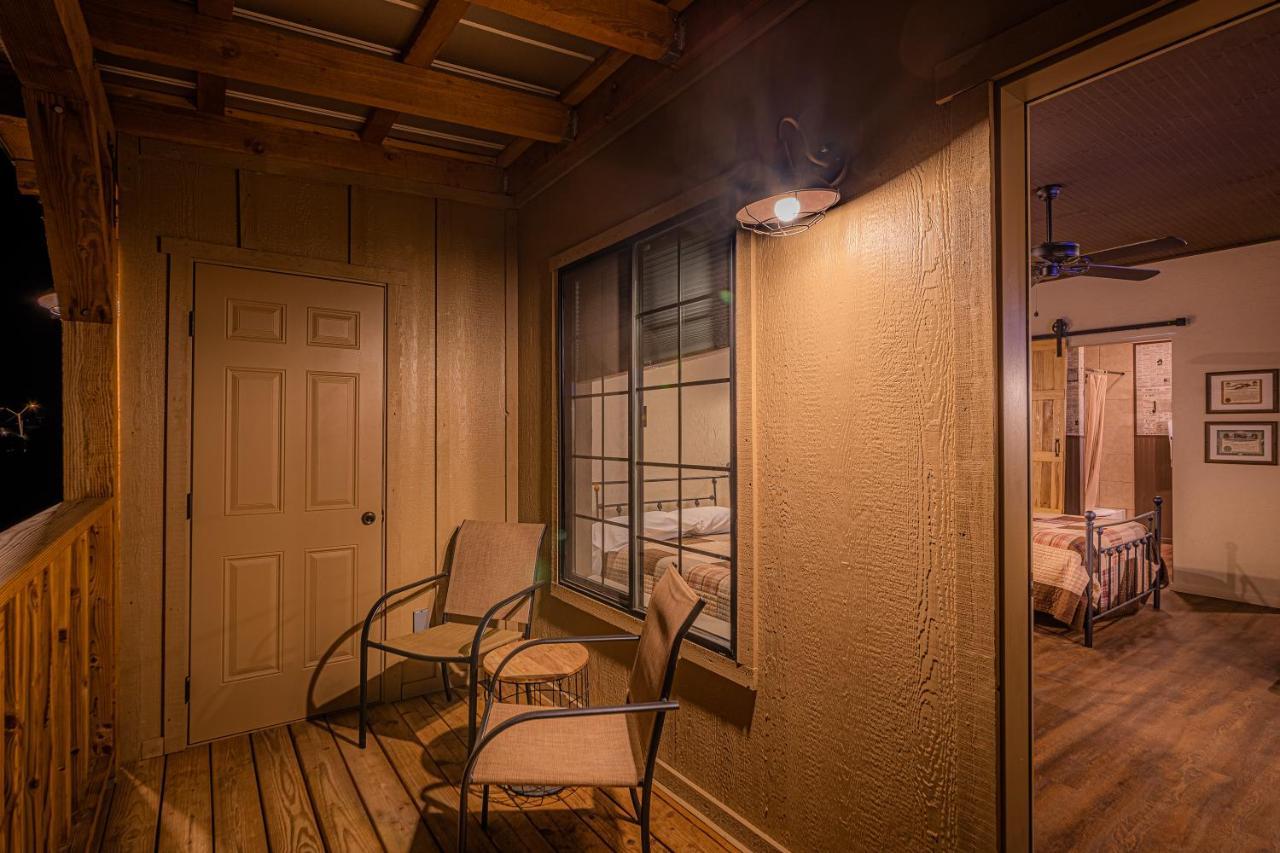 -Pet Friendly- Miners Cabin #5 -Two Double Beds - Private Balcony 图姆斯顿 外观 照片