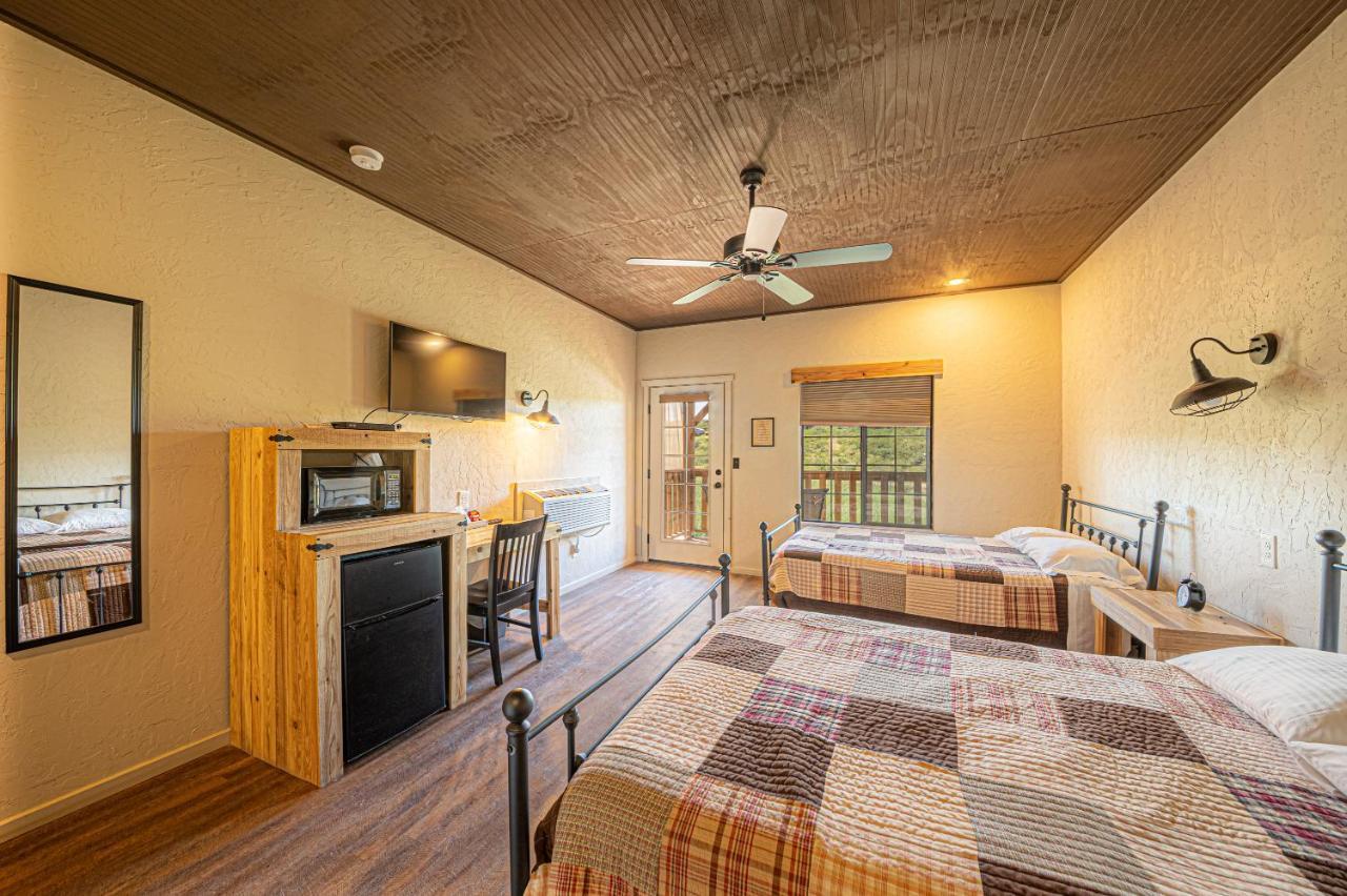 -Pet Friendly- Miners Cabin #5 -Two Double Beds - Private Balcony 图姆斯顿 外观 照片