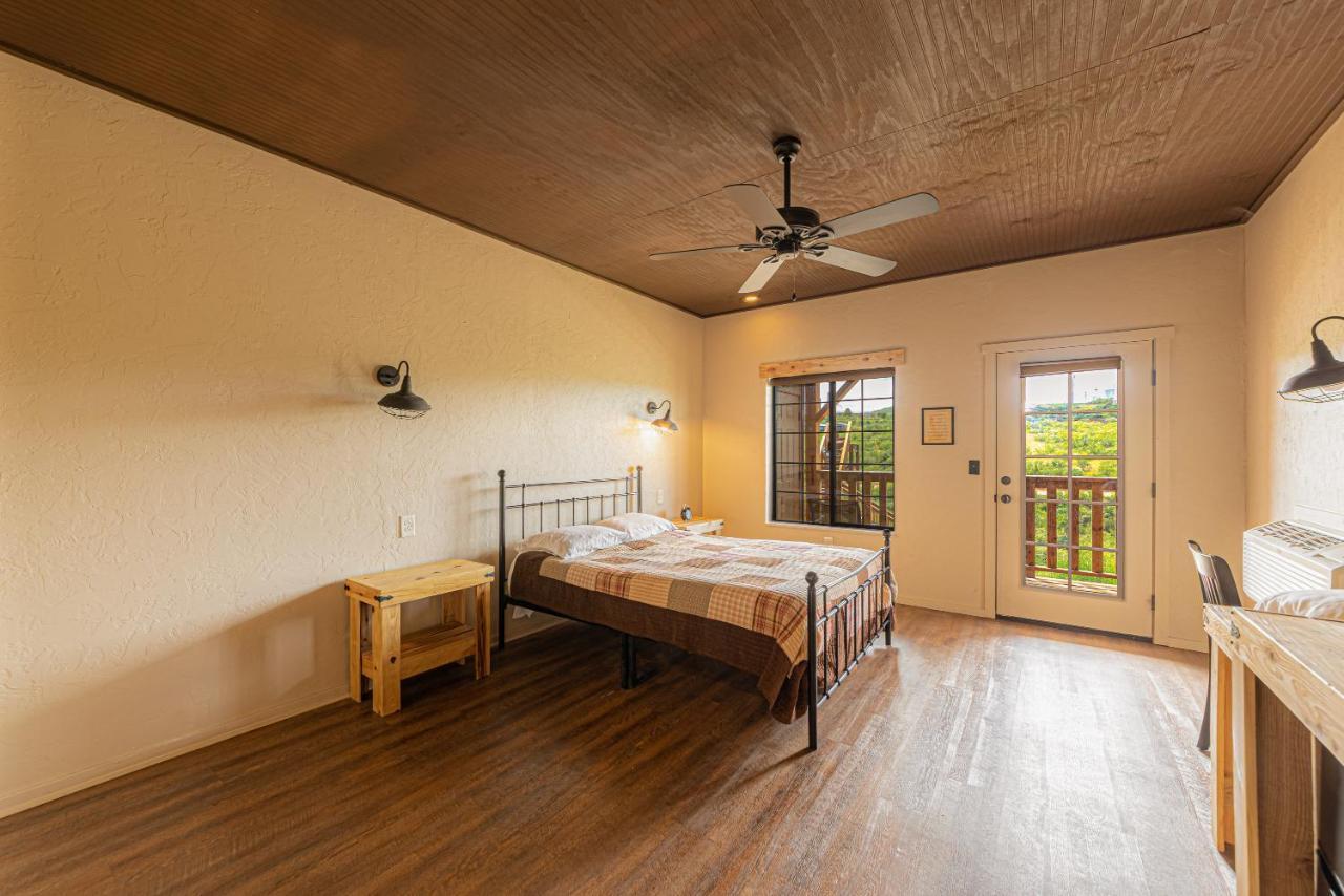 -Pet Friendly- Miners Cabin #5 -Two Double Beds - Private Balcony 图姆斯顿 外观 照片